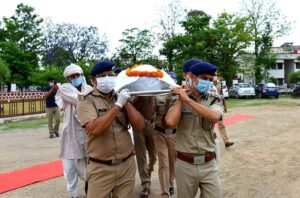 सोमवार रात ही करोण वारियर सिपाही की मातु