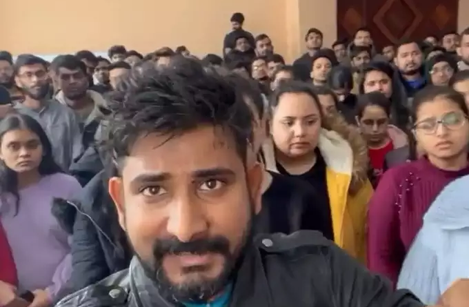 फीचर इमेज : सोशल मीडिया