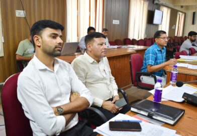 त्रिस्तरीय पंचायत चुनावों की तैयारी को लेकर डीईओ ने ली अधिकारियों बैठक