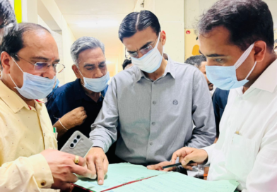 अस्पताल की व्यवस्थाओं का जायजा लिया डीएम ने