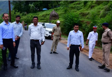 डीएम ने किया सड़क निर्माण का औचक निरीक्षण