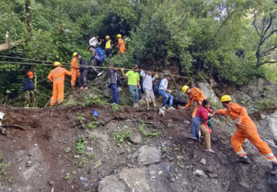 सोनप्रयाग में रोके गए केदारनाथ जाने वाले यात्री