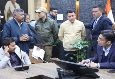 बेटे के ख़िलाफ़ आरसी जारी कर धनराशि दिलाएं: डीएम