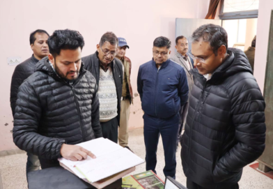 डीएम ने लगाई खंड विकास अधिकारी को कड़ी फटकार