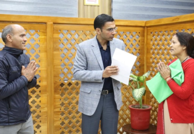 वैध भूमि पर दिलाया कब्जा, डीएम को थैंक्यू