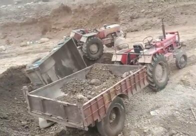अवैध खनन कर रहे पांच ट्रैक्टर-ट्रॉली को सीज