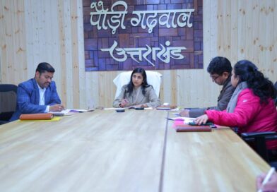 सडकों के लैण्ड क्लियरेंस, मुआवजा वितरण के लंबित मामलों के निस्तारण को अभियान चलाएं : डीएम