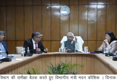 चायती राज मंत्री मदन कौशिक ने विभागीय अधिकारियों के साथ समीक्षा बैठक की