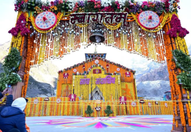 श्रद्धालुओं के लिए खुल गए केदारनाथ के कपाट
