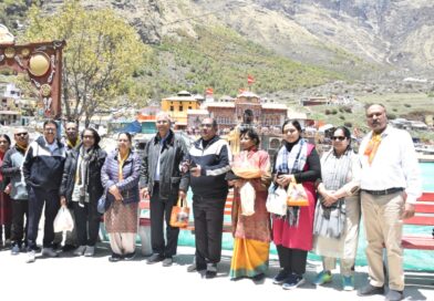 संसदीय स्थायी समिति के अध्यक्ष और सदस्यों ने किए बदरीनाथ धाम के दर्शन