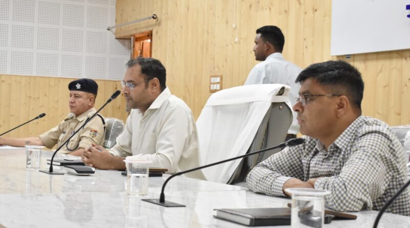 टूटी स्कूलों के लिए नाबार्ड से बनायें प्रस्ताव, लोल्टी में श्रम व आधार शिविर लगाने के निर्देश