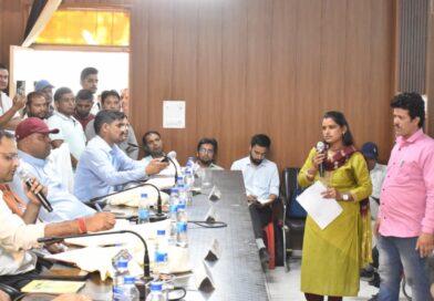 सेवा, सुशासन एवं समर्पण सप्ताह' के अंतर्गत मंगलवार को विकासखंड नारायणबगड़ के ब्लॉक सभागार में जिलाधिकारी श्री गौरव कुमार की अध्यक्षता में 'जन-जन की सरकार, जन-जन के द्वार' कार्यक्रम के तहत बहुउद्देशीय