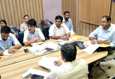 हेमकुण्ड रोपवे सहित प्रमुख परियोजनाओं के भूमि हस्तांतरण प्रकरणों की समीक्षा