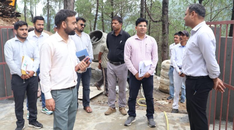 कर्णप्रयाग पेयजल योजना का जिलाधिकारी ने किया निरीक्षण