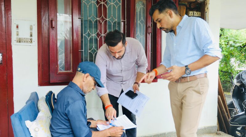 मतदाता सूची पुनरीक्षण की जमीनी पड़ताल को ग्राउंड  जीरो पर उतरे डीएम