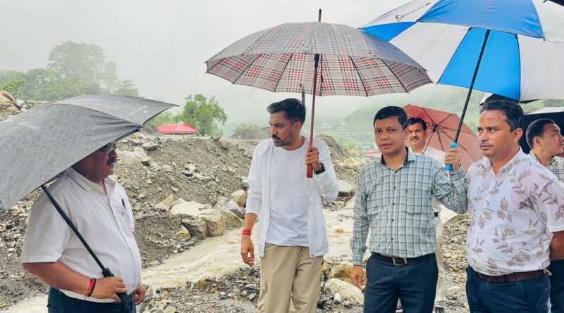 मूसलाधार बारिश के बीच जिला प्रशासन पूरी तरह मुस्तैद रहने का दावा