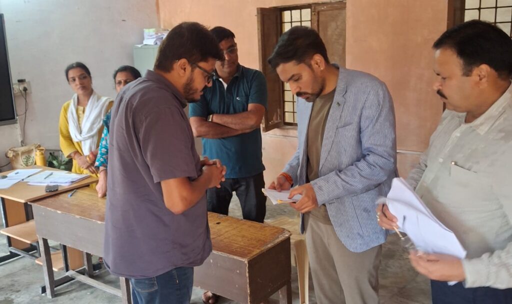 कोई भी पात्र मतदाता मतदाता सूची में शामिल होने से वंचित न रहेरू जिलाधिकारी
