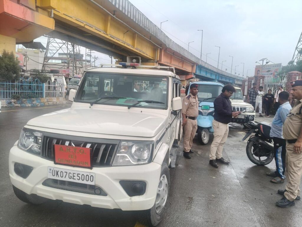 एआरटीओ ने हूटर-सायरन और शीशों पर ब्लैक फिल्म लगे वाहनों के खिलाफ की कार्रवाई