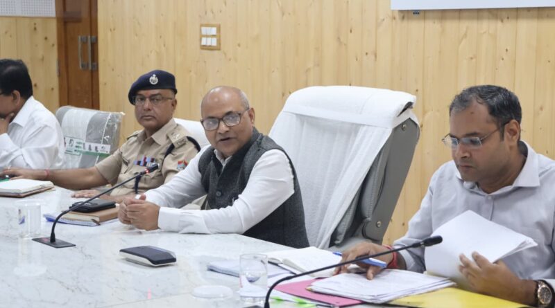 युक्त गढ़वाल मंडल ने आपदा प्रभावित क्षेत्रों की व्यवस्थाओं को लेकर ली समीक्षा बैठक