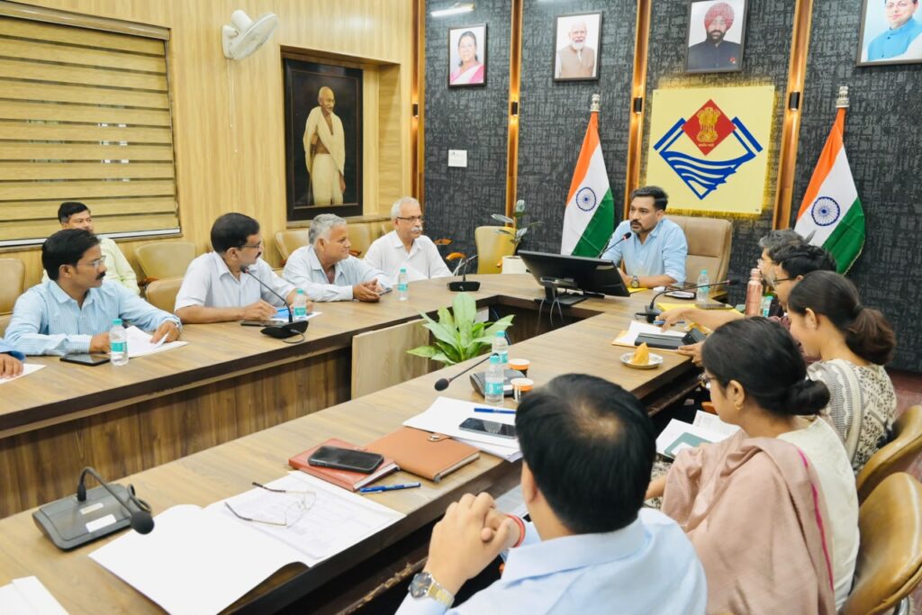 'मतदाता सूची पुनरीक्षण', 'राजनीतिक दल' और 'जिलाधिकारी