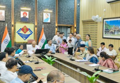 145 से अधिक फरियादियों की सुनी समस्याएं, लंबित शिकायतों पर आयुक्त