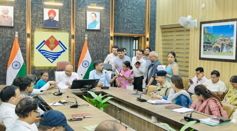 145 से अधिक फरियादियों की सुनी समस्याएं, लंबित शिकायतों पर आयुक्त
