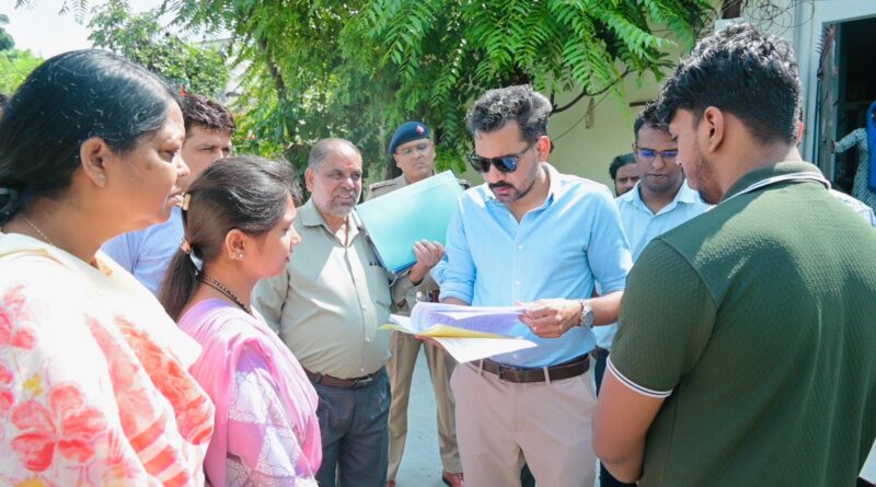 भारत चुनाव आयोग निर्वाचन सदन - देहरादून में मतदाता सूची सुपर चेकिंग