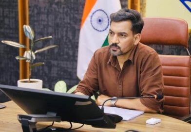 देहरादून में जिलाधिकारी डॉ आशीष चौहान की अध्यक्षता में मासिक समीक्षा बैठक