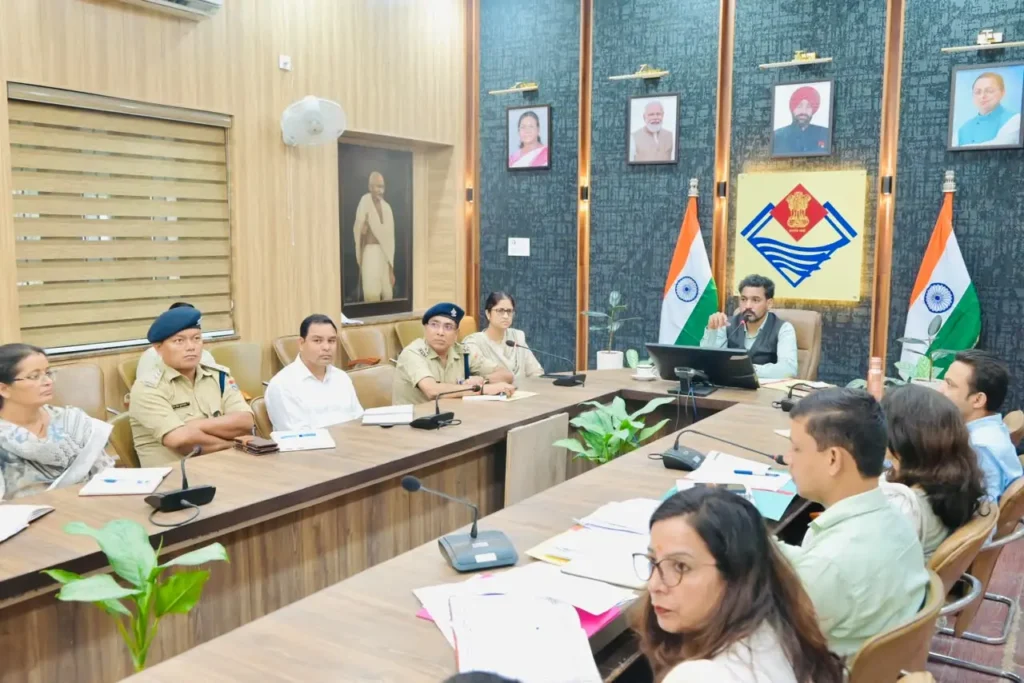 देहरादून खनन सत्र 2026-27 पर जिलाधिकारी डॉ. आशीष चौहान की अध्यक्षता में बैठक