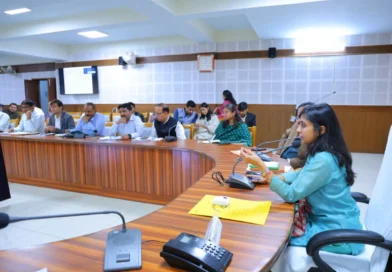 ड़ी कलेक्ट्रेट में जनता मिलन कार्यक्रम में 28 शिकायतें सुनतीं जिलाधिकारी स्वाति एस भदौरिया