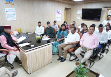 राजपुर रोड विधानसभा विकास कार्यों की समीक्षा करते मंत्री