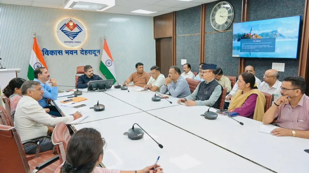 देहरादून रेंजर ग्राउंड में सरस फूड फेस्टिवल की तैयारी बैठक लेते मुख्य विकास अधिकारी अभिनव शाह