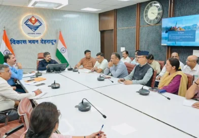 देहरादून रेंजर ग्राउंड में सरस फूड फेस्टिवल की तैयारी बैठक लेते मुख्य विकास अधिकारी अभिनव शाह