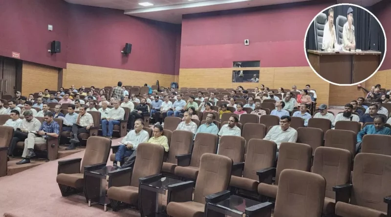 देहरादून यूपीएससी परीक्षा बैठक में ADM केके मिश्रा और अधिकारी
