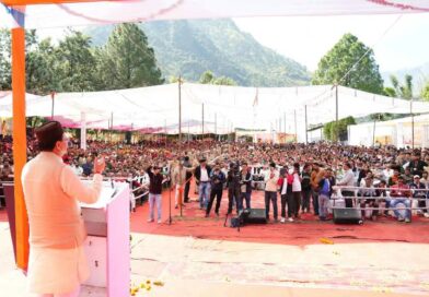 बर्नीगाड़ में विकास योजनाएं शुरू करते मुख्यमंत्री पुष्कर सिंह धामी