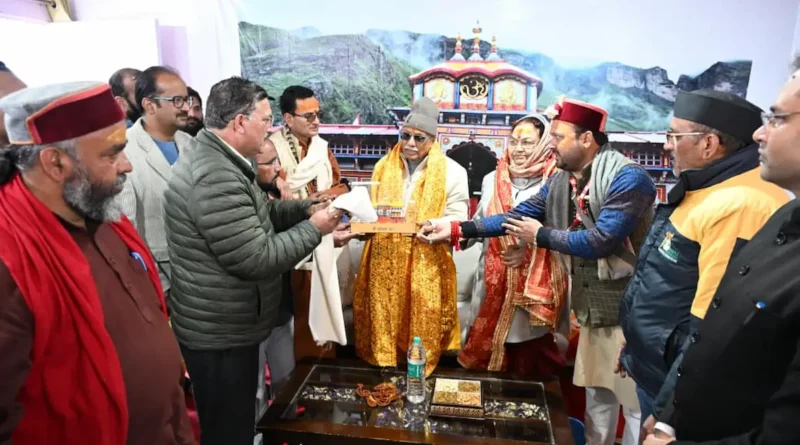राज्यपाल उत्तराखण्ड डॉ. ढाल सिंह बिसेन भगवान बद्री विशाल के दर्शन करते हुए