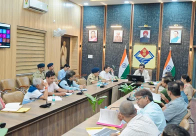 उत्तराखंड में आगामी विधानसभा चुनाव को लेकर देहरादून में जिलाधिकारी की अध्यक्षता में हुई चुनावी समीक्षा बैठक