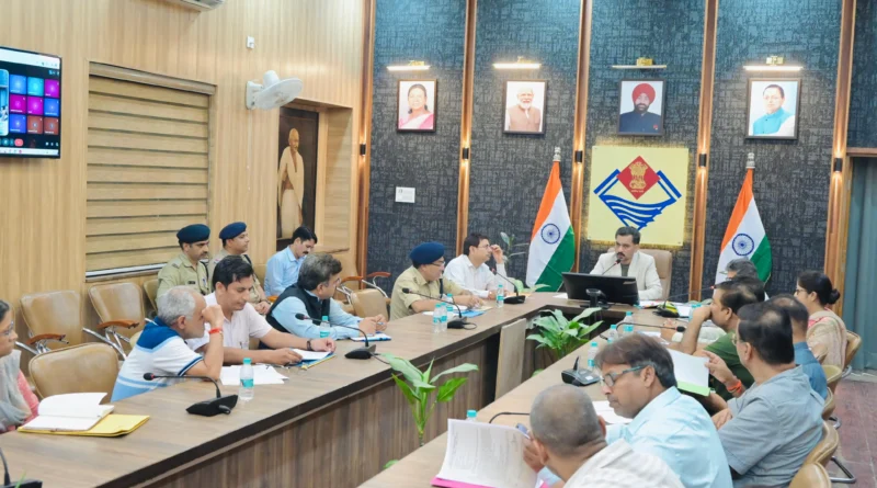 उत्तराखंड में आगामी विधानसभा चुनाव को लेकर देहरादून में जिलाधिकारी की अध्यक्षता में हुई चुनावी समीक्षा बैठक