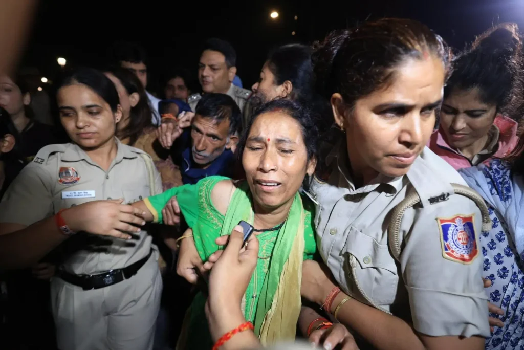 Rahul Gandhi Meets Ankita Bhandari mata pita Delhi Police Action