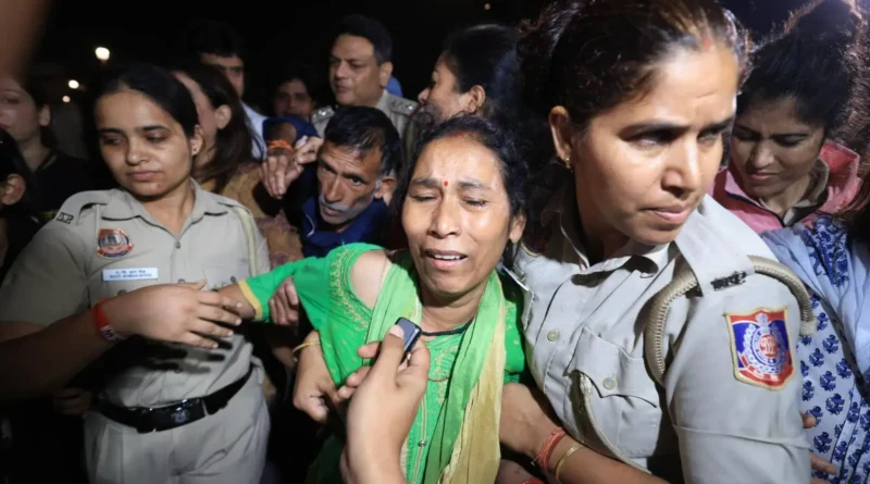Rahul Gandhi Meets Ankita Bhandari mata pita Delhi Police Action