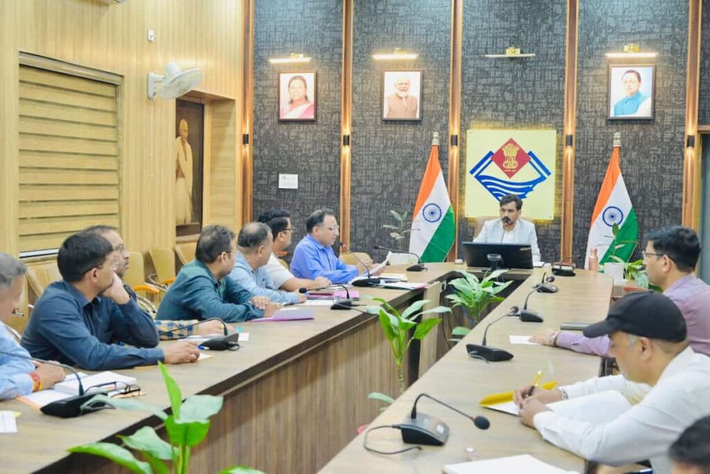 पशुओं के प्रबंधन को लेकर डीएम सख्त