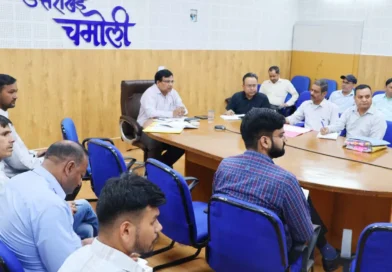 गैरसैंण विधानसभा सत्र तैयारी बैठक लेते डीएम विशाल मिश्रा