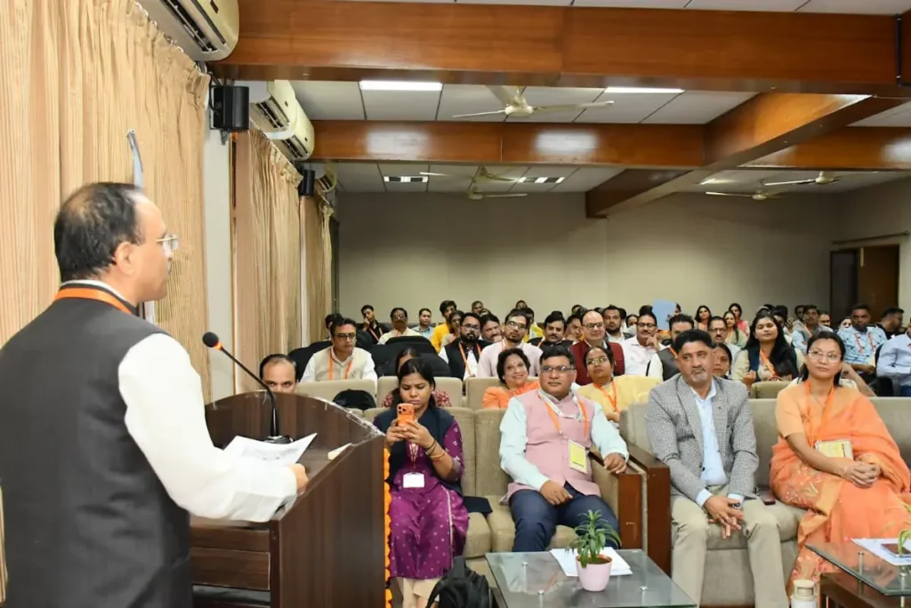 एचएनबीजीयू में भारतीय भाषाओं में पुस्तक लेखन कार्यशाला में कुलपति प्रो प्रकाश सिंह