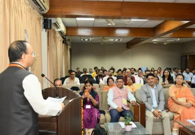 एचएनबीजीयू में भारतीय भाषाओं में पुस्तक लेखन कार्यशाला में कुलपति प्रो प्रकाश सिंह