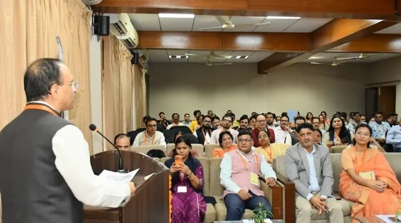एचएनबीजीयू में भारतीय भाषाओं में पुस्तक लेखन कार्यशाला में कुलपति प्रो प्रकाश सिंह