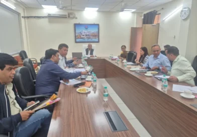 gaddhmukt sadak repair project review by Garhwal Commissioner in Dehradun