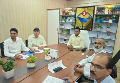 पिथौरागढ़ पार्किंग प्रोजेक्ट की समीक्षा बैठक लेते आवास सचिव डॉ. आर. राजेश कुमार