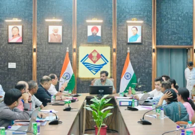 स्वास्थ्य सेवाओं में लापरवाही पर जिलाधिकारी की बैठक