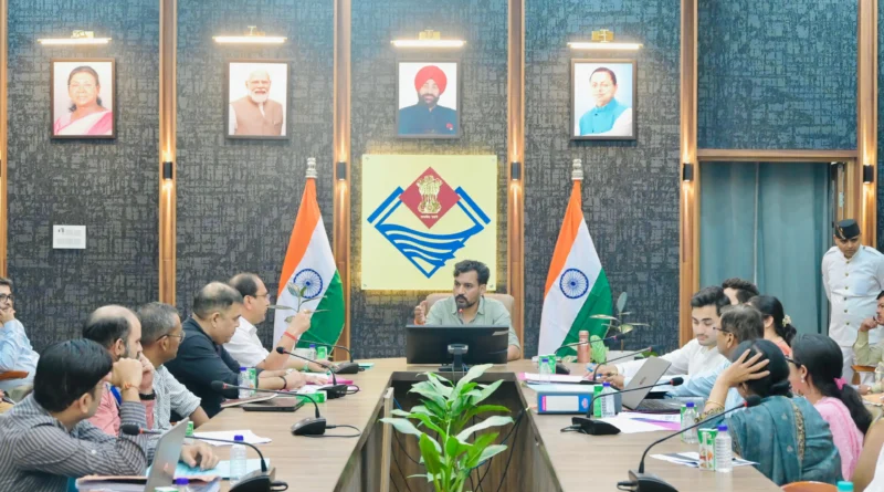 स्वास्थ्य सेवाओं में लापरवाही पर जिलाधिकारी की बैठक