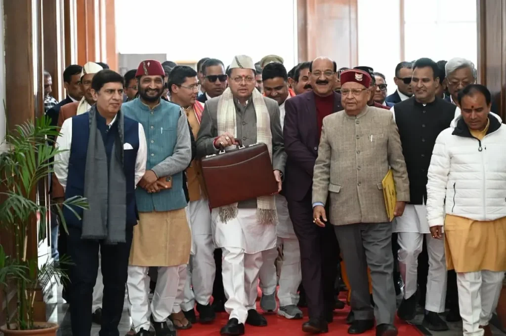 वर्ष 2047 तक उत्तराखंड को आत्मनिर्भर बनाना हमारा संकल्प जताते हुए गैरसैंण में मुख्यमंत्री पुष्कर सिंह धामी।